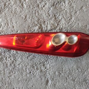 Piloto trasero izquierdo Ford Fiesta VI 1.6 TDCi Sport (90 cv)