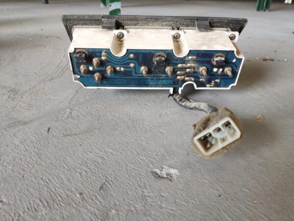Cuadro de instrumentos Isuzu Trooper (UBS) 2.8 TD (UBS55) (106 cv) - Imagen 2