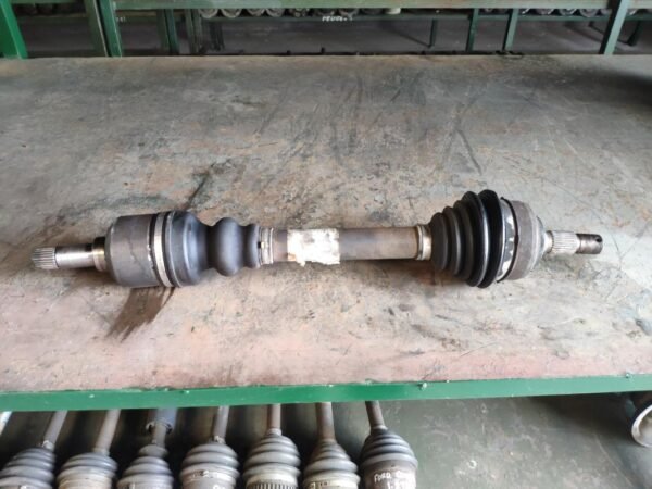Transmisión delantera izquierda Peugeot 306 (7B) 1.9 D (69 cv)
