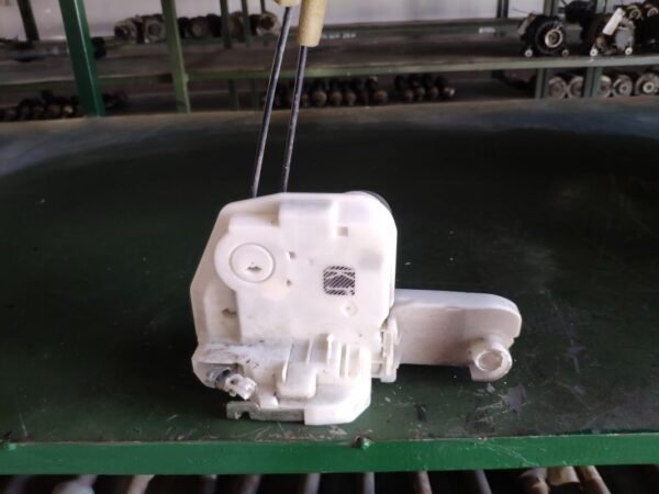 Cerradura puerta delantera izquierda Mitsubishi ASX 1.8 DI-D DOHC MIVEC (150 cv)