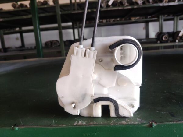 Cerradura puerta trasera derecha Mitsubishi ASX 1.8 DI-D DOHC MIVEC (150 cv) - Imagen 2