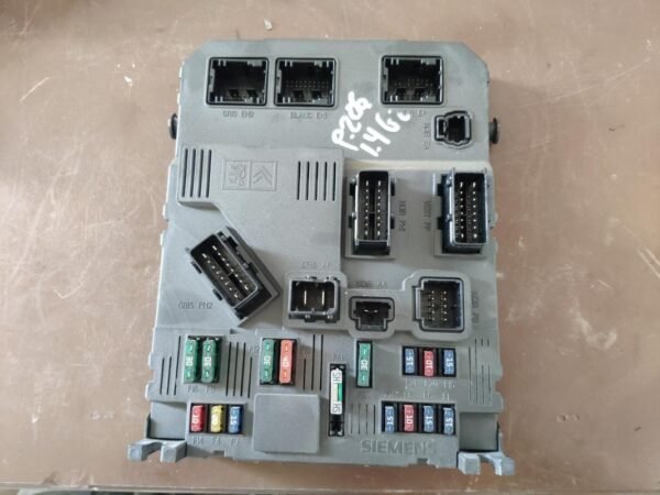 Caja de reles / fusibles Peugeot 206 1.4i (75 cv)