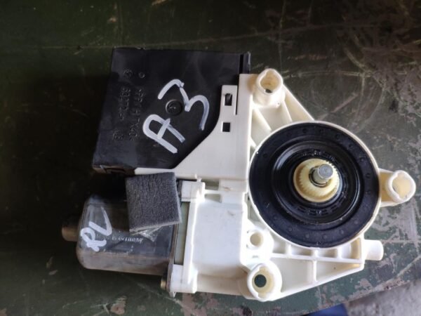 Motor elevalunas delantero derecho Audi A3 (8P) 2.0 TDI (140 cv) - Imagen 2
