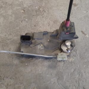 Cerradura puerta trasera derecha Opel Zafira B 1.9 CDTI (150 cv)