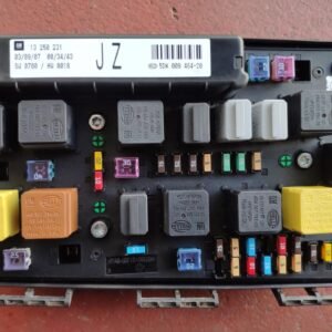 Caja de reles / fusibles Opel Astra H 1.6i 16V (105 cv)