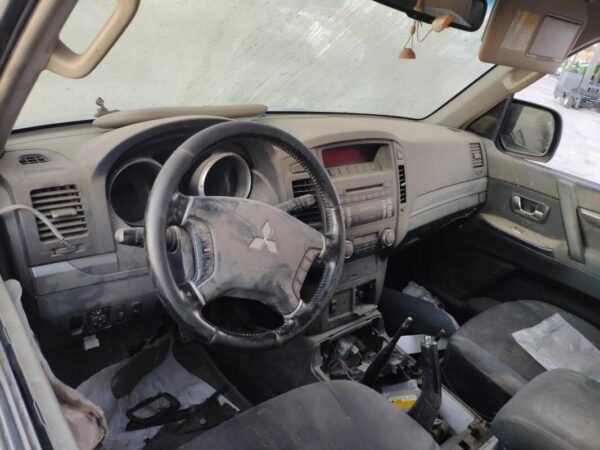 Salpicadero Mitsubishi MONTERO IV (V8_W, V9_W) 3.2 DI-D (V88W, V98W) (170 cv)