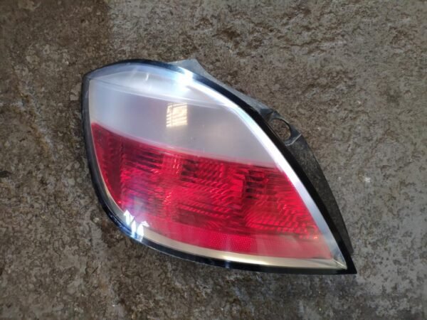 Piloto trasero izquierdo Opel Astra H 1.3 CDTI (90 cv)