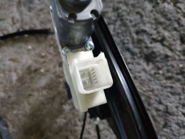 Elevalunas delantero izquierdo Opel Astra K 1.0 EcoTec (105 cv) ecoFLEX Easytronic start&stop - Imagen 2