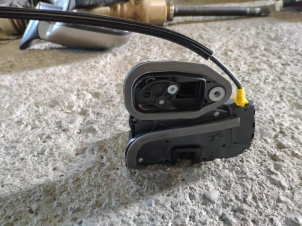 Cerradura puerta delantera izquierda Opel Astra K 1.0 EcoTec (105 cv) ecoFLEX Easytronic start&stop