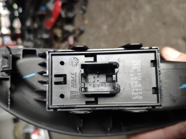 Mando elevalunas trasero izquierdo Opel Astra K 1.0 EcoTec (105 cv) ecoFLEX Easytronic start&stop - Imagen 2