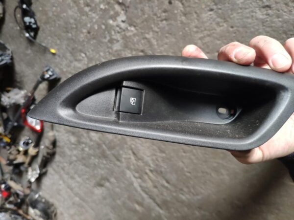 Mando elevalunas trasero izquierdo Opel Astra K 1.0 EcoTec (105 cv) ecoFLEX Easytronic start&stop