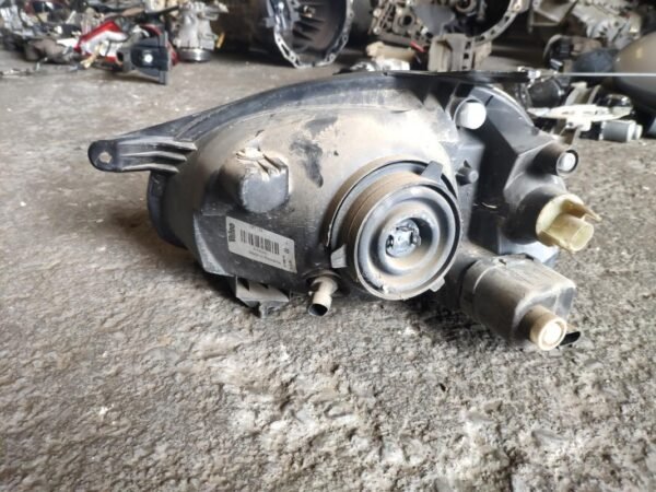 Faro derecho Opel Corsa B 1.2i (45 cv) - Imagen 2