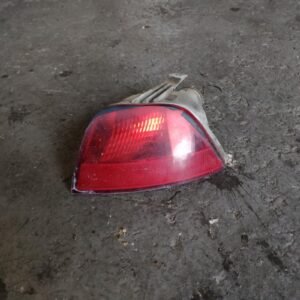Piloto trasero izquierdo Ford Focus II Hatchback 1.8 TDCi (116 cv)