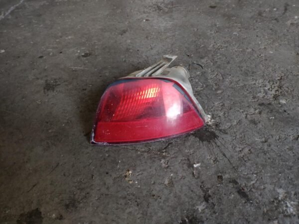Piloto trasero izquierdo Ford Focus II Hatchback 1.8 TDCi (116 cv)