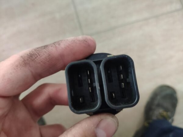 Mando elevalunas delantero izquierdo Ford Fusion 1.4 TDCi (68 cv) - Imagen 2