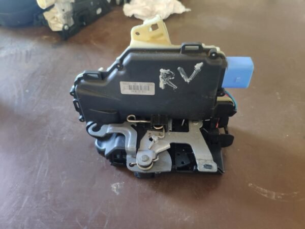 Cerradura puerta delantera derecha Seat Ibiza III 1.9 TDi (101 cv)