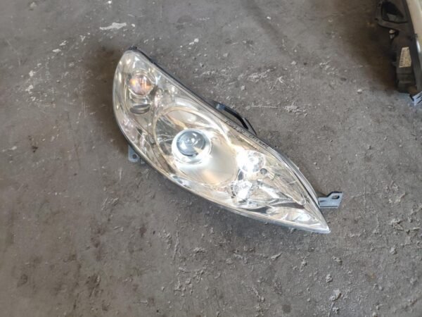 Faro derecho Peugeot 407 2.0 HDi (140 cv)