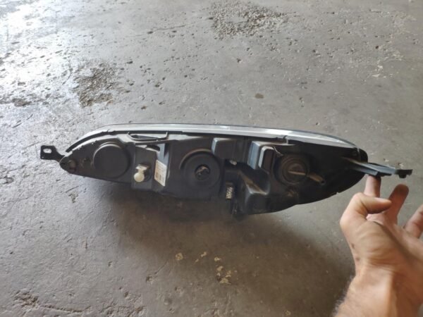 Faro derecho Peugeot 407 2.0 HDi (140 cv) - Imagen 2