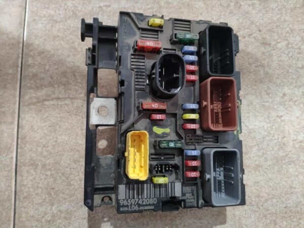 Caja de reles / fusibles Peugeot 307 1.6 HDi (110)