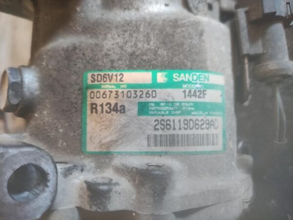 Compresor aire acondicionado Ford Fiesta VI 1.4 TDCi (68 cv) - Imagen 2