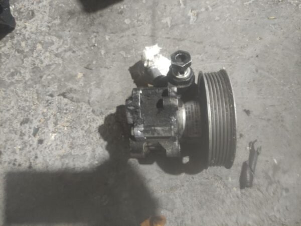 Bomba dirección Audi A4 (B7 8E) 2.0 TDI (140 cv) - Imagen 2
