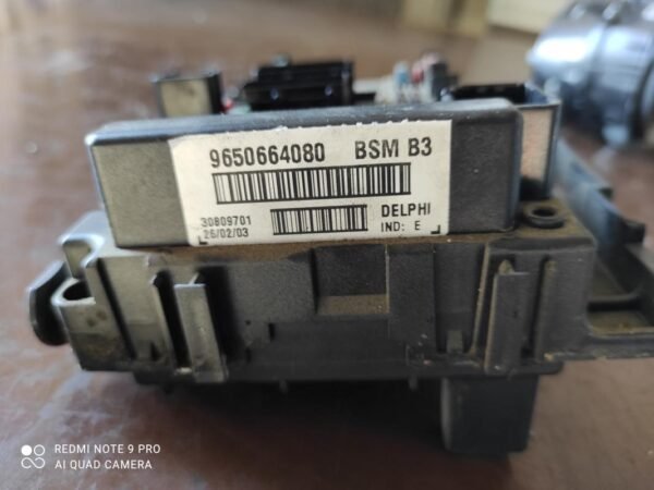 Caja de reles / fusibles Peugeot 206 2.0 HDI (90 cv) - Imagen 2