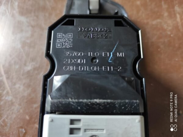 Mando elevalunas delantero derecho Honda Accord VIII 2.0 i-VTEC 16V (155 cv) - Imagen 2