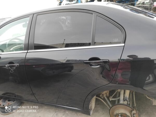 Puerta trasera izquierda Chevrolet Epica 2.0 i 24V (143) Automatico