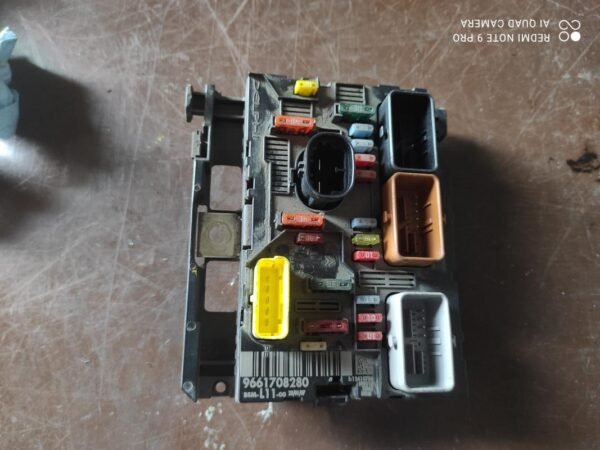 Caja de reles / fusibles Peugeot 307 Station Wagon 1.6 HDI (109 cv)