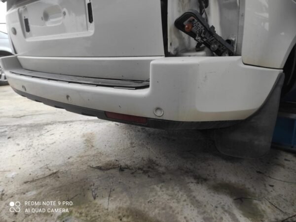 Paragolpe trasero Land Rover Range Rover III (Versión 2005) 4.4 i V8 32V (306 cv) - Imagen 2