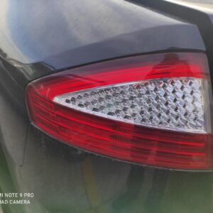 Piloto trasero izquierdo Ford Mondeo III Hatchback 2.0 TDCi (140 cv)