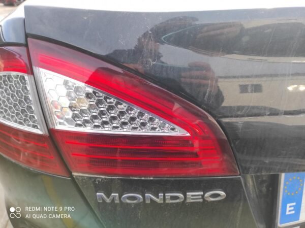 Piloto trasero izquierdo Ford Mondeo III Hatchback 2.0 TDCi (140 cv)