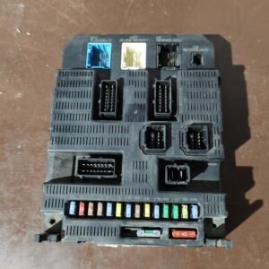 Caja de reles / fusibles Citroen C4 I Hatchback (Fase I, 2004) 1.4i 16V (88 cv)