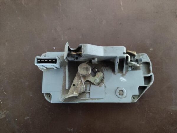 Cerradura puerta trasera derecha Peugeot 306 (7B) 1.9 D (75 cv)