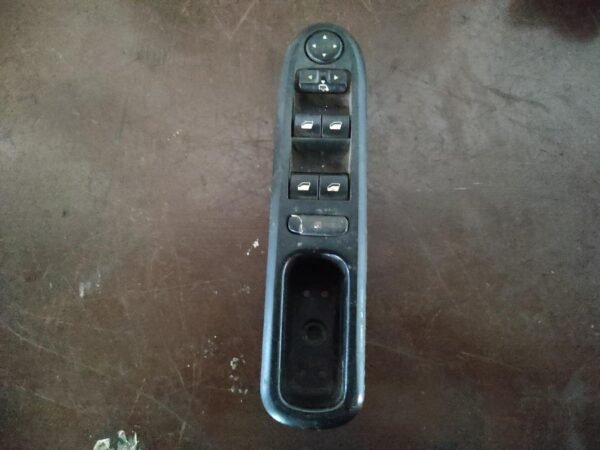 Mando elevalunas delantero izquierdo Peugeot 407 2.0 HDi (136 cv)