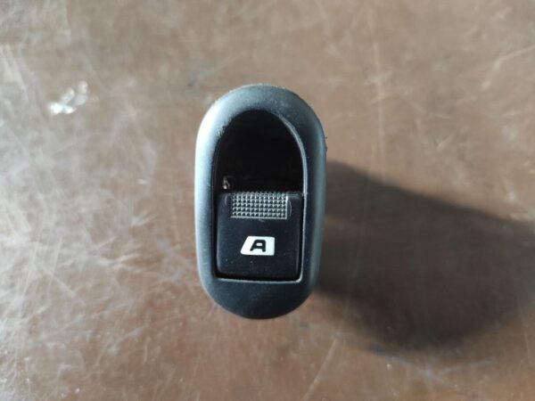 Mando elevalunas delantero izquierdo Citroen C3 I (Fase I, 2002) 1.4 HDi 16V (90 cv)