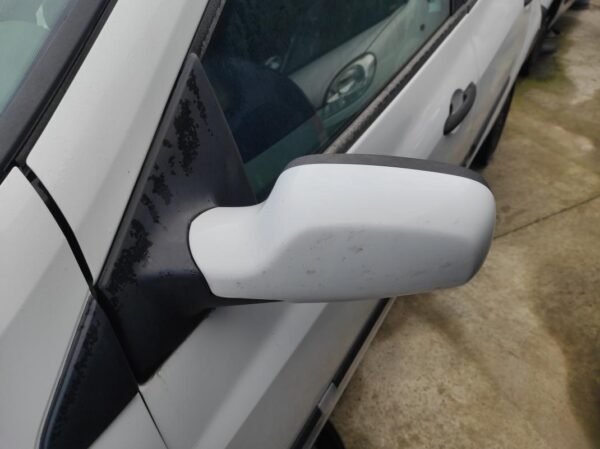 Retrovisor izquierdo Renault Clio III 1.2i 16V (75 cv)