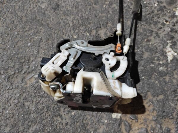 Cerradura puerta trasera derecha Mitsubishi L 200 2.5 TD (136 cv) Duble Cab - Imagen 2