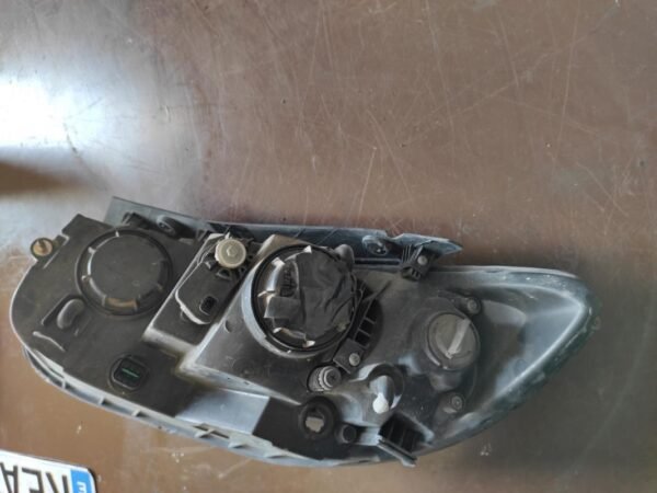 Faro derecho Hyundai Santa Fe II 2.2 CRDi (150 cv) - Imagen 2