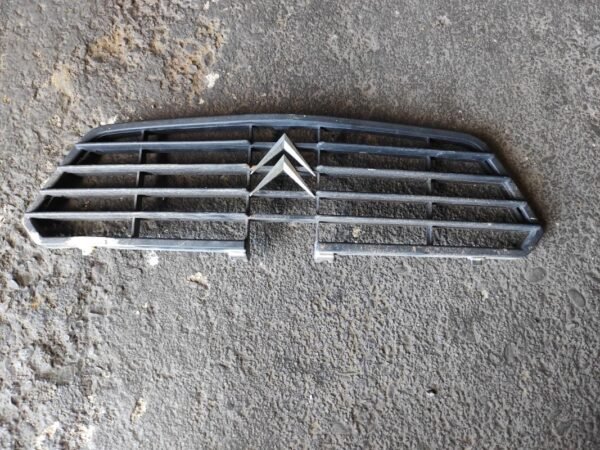 Rejilla delantera Citroen Dyane 6 (29 cv)