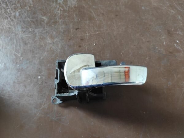 Maneta interior trasera izquierda Nissan Pathfinder III 2.5 DTi 4WD (174 cv)