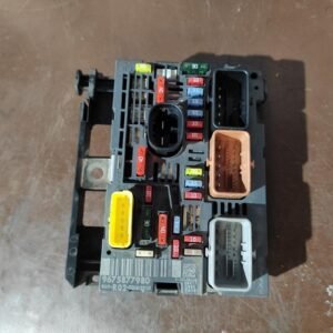 Caja de reles / fusibles Citroen C5 II (Fase I, 2008) 2.0 HDi (136 cv) Automatico
