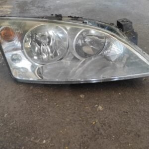 Faro derecho Ford Mondeo II Hatchback 2.0 TDCi (130 cv)