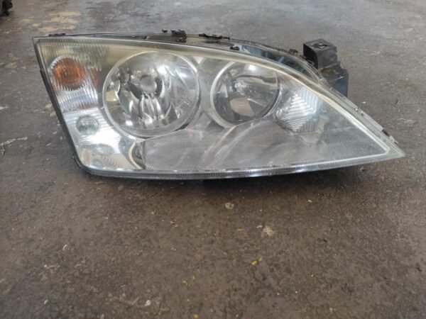 Faro derecho Ford Mondeo II Hatchback 2.0 TDCi (130 cv)