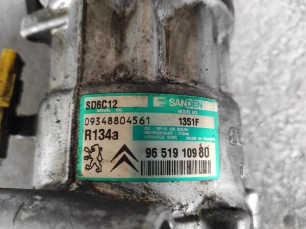 Compresor aire acondicionado Citroen C4 I Hatchback (Fase I, 2004) 1.4i 16V (88 cv) - Imagen 2