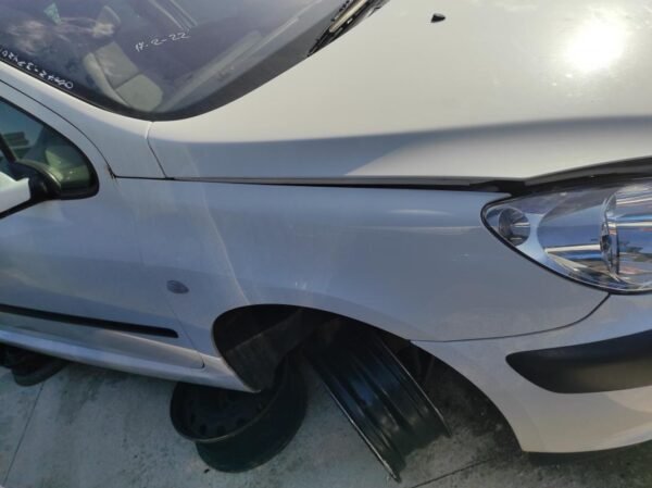 Aleta delantera derecha Peugeot 307 Break (3E) 2.0 HDi 90 (90 cv)