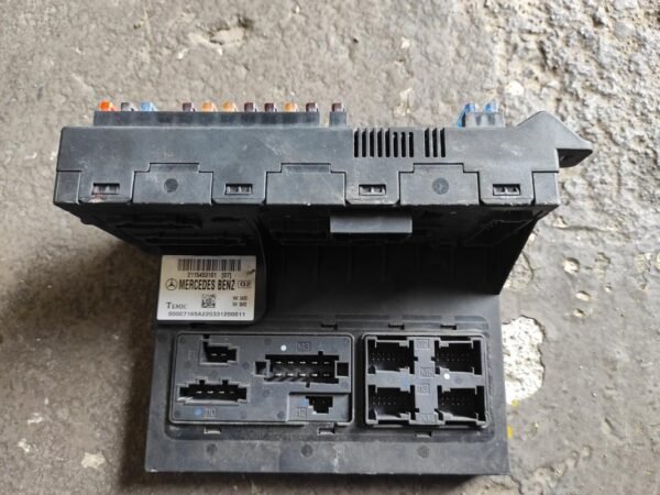 Caja de reles / fusibles Mercedes Benz Clase E (W211) E 400 CDI (260 cv)