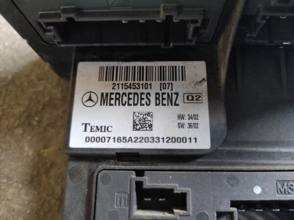 Caja de reles / fusibles Mercedes Benz Clase E (W211) E 400 CDI (260 cv) - Imagen 3