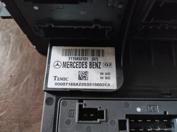 Caja de reles / fusibles Mercedes Benz Clase E (W211) E 270 CDI (177 cv) Automatico - Imagen 3