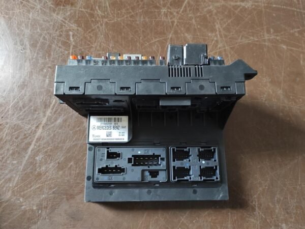 Caja de reles / fusibles Mercedes Benz Clase E (W211) E 270 CDI (177 cv) Automatico - Imagen 2